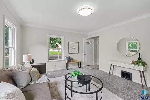 1604 S Grange Ave, Sioux Falls, SD 57105