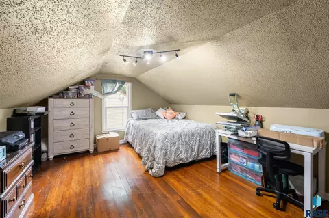 Bedroom - 805 5th St, Garretson, SD 57030 photo 1 of 9
