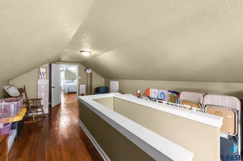Entry Way - 805 5th St, Garretson, SD 57030 photo 3 of 4