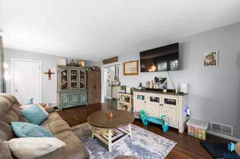 Living - 805 5th St, Garretson, SD 57030 photo 2 of 2