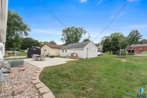 Exterior - 805 5th St, Garretson, SD 57030 photo 3 of 9