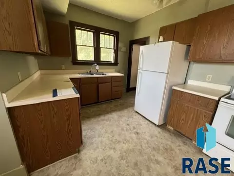 Kitchen - 507 N Dakota St, Canton, SD 57013 photo 2 of 3