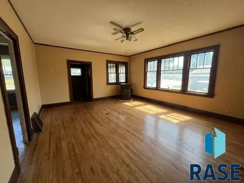 Living - 507 N Dakota St, Canton, SD 57013 photo 1 of 2