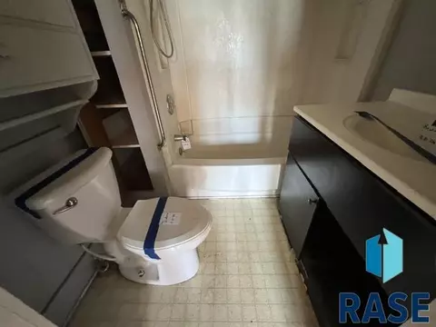 Bath - 507 N Dakota St, Canton, SD 57013 photo 1 of 1