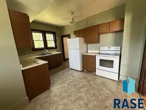 Kitchen - 507 N Dakota St, Canton, SD 57013 photo 3 of 3