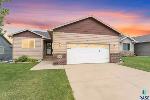 5604 W Oakcrest Dr, Sioux Falls, SD 57107