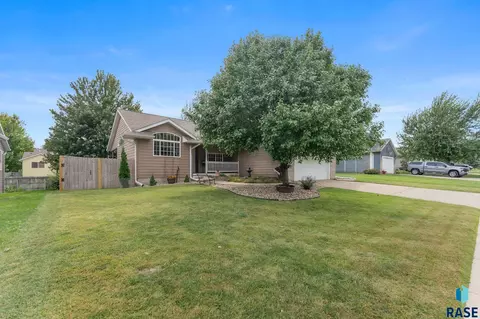 7015 W 52nd St, Sioux Falls, SD 57106