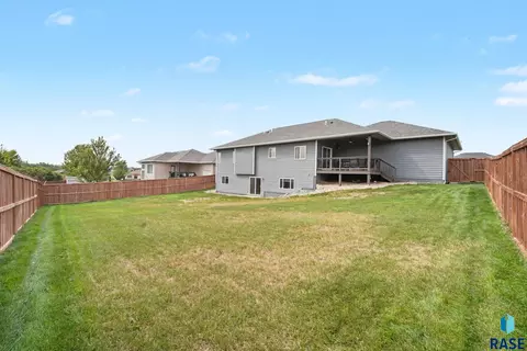 Exterior - 8209 E Willow Leaf St, Sioux Falls, SD 57110 photo 5 of 6