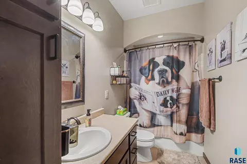 Bath - 8209 E Willow Leaf St, Sioux Falls, SD 57110 photo 4 of 4