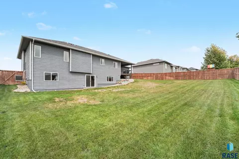 Exterior - 8209 E Willow Leaf St, Sioux Falls, SD 57110 photo 6 of 6