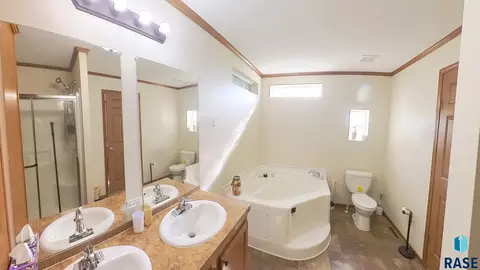 Bath - 416 Captains Cove Pl, Pierre, SD 57501 photo 1 of 2