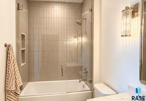 Bath - 5501 E Morningside Cir, Sioux Falls, SD 57110 photo 2 of 12