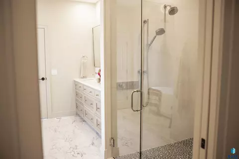 Bath - 5501 E Morningside Cir, Sioux Falls, SD 57110 photo 5 of 12