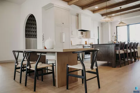 Dining - 5501 E Morningside Cir, Sioux Falls, SD 57110 photo 5 of 5