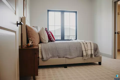 Bedroom - 5501 E Morningside Cir, Sioux Falls, SD 57110 photo 5 of 9