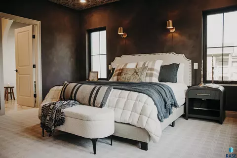 Bedroom - 5501 E Morningside Cir, Sioux Falls, SD 57110 photo 1 of 9