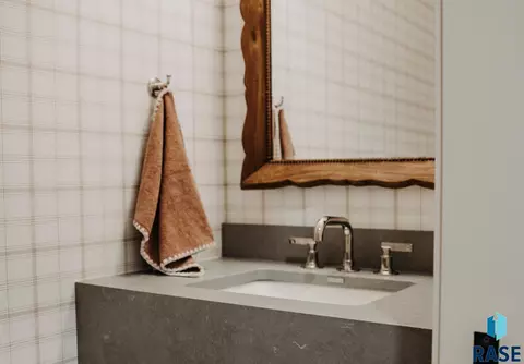 Bath - 5501 E Morningside Cir, Sioux Falls, SD 57110 photo 11 of 12