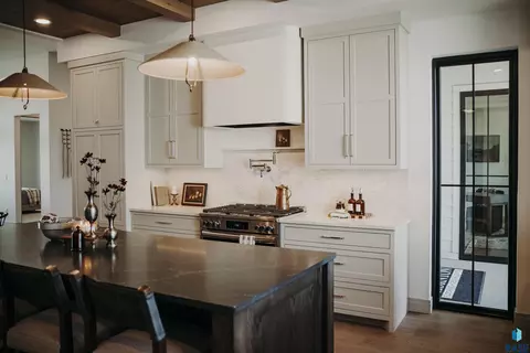Kitchen - 5501 E Morningside Cir, Sioux Falls, SD 57110 photo 6 of 6