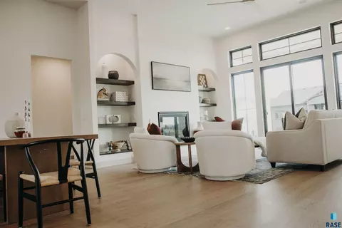 Living - 5501 E Morningside Cir, Sioux Falls, SD 57110 photo 3 of 5