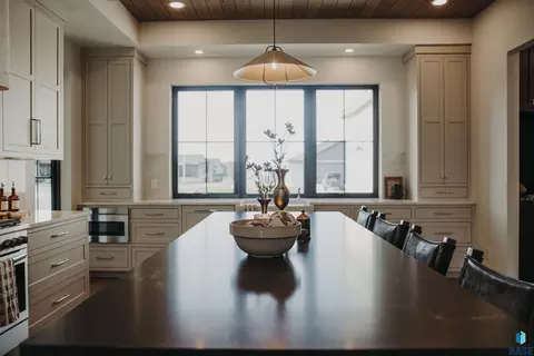 Kitchen - 5501 E Morningside Cir, Sioux Falls, SD 57110 photo 5 of 6