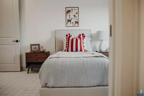 Bedroom - 5501 E Morningside Cir, Sioux Falls, SD 57110 photo 6 of 9