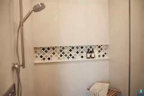 Bath - 5501 E Morningside Cir, Sioux Falls, SD 57110 photo 6 of 12