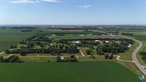 47545 Jademan Ct, Renner, SD 57055 photo 2