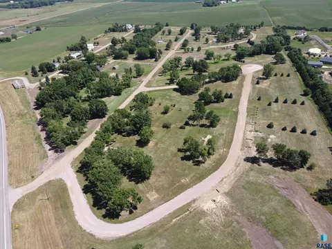 47524 Jademan Ct, Renner, SD 57055 photo 2