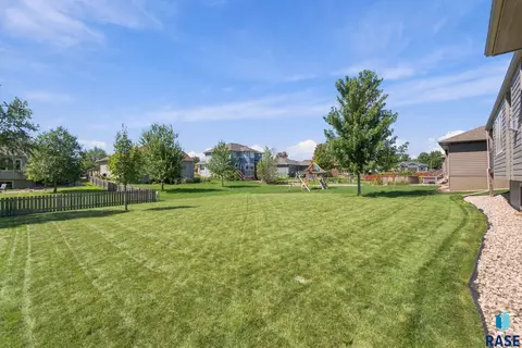 Exterior - 4217 S Alpine Ave, Sioux Falls, SD 57110 photo 4 of 5
