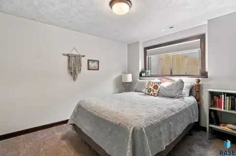 Bedroom - 4217 S Alpine Ave, Sioux Falls, SD 57110 photo 5 of 7