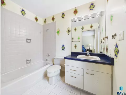 Bath - 205 E Deer Haven Pl, Sioux Falls, SD 57105 photo 6 of 6