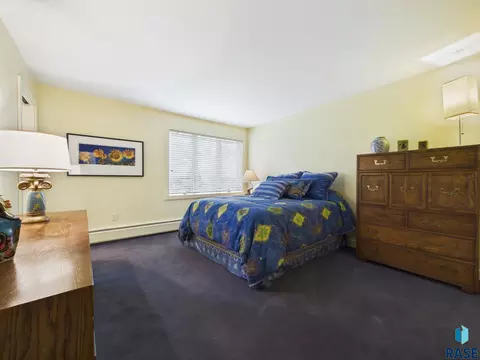 Bedroom - 205 E Deer Haven Pl, Sioux Falls, SD 57105 photo 5 of 5