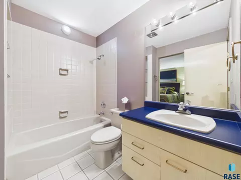 Bath - 205 E Deer Haven Pl, Sioux Falls, SD 57105 photo 5 of 6