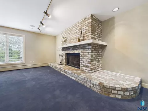 Living - 205 E Deer Haven Pl, Sioux Falls, SD 57105 photo 6 of 8