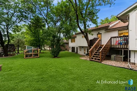 Exterior - 321 E Aspen Dr, Sioux Falls, SD 57105 photo 5 of 7