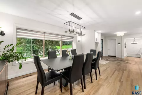 Dining - 321 E Aspen Dr, Sioux Falls, SD 57105 photo 1 of 1