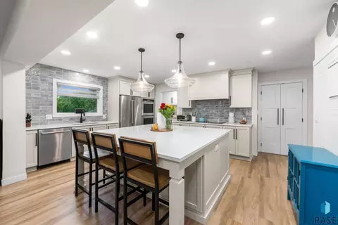 Kitchen - 321 E Aspen Dr, Sioux Falls, SD 57105 photo 2 of 11