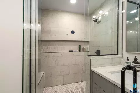 Bath - 321 E Aspen Dr, Sioux Falls, SD 57105 photo 1 of 5