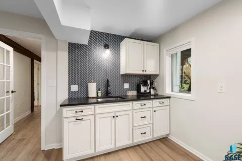 Kitchen - 321 E Aspen Dr, Sioux Falls, SD 57105 photo 11 of 11