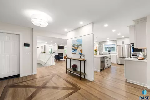 Entry Way - 321 E Aspen Dr, Sioux Falls, SD 57105 photo 1 of 2