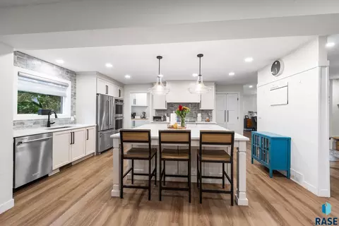 Kitchen - 321 E Aspen Dr, Sioux Falls, SD 57105 photo 4 of 11