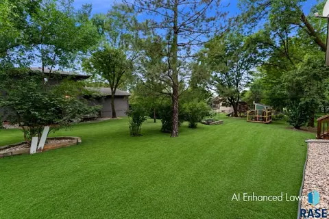 Exterior - 321 E Aspen Dr, Sioux Falls, SD 57105 photo 3 of 7
