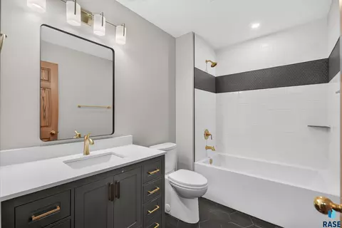 Bath - 3006 E Marson Dr, Sioux Falls, SD 57103 photo 6 of 8