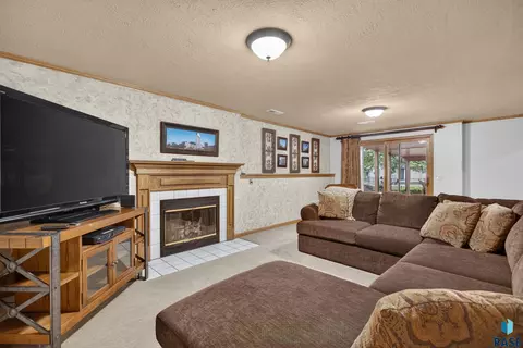 Living - 3006 E Marson Dr, Sioux Falls, SD 57103 photo 2 of 2