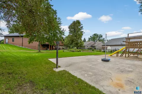Exterior - 3006 E Marson Dr, Sioux Falls, SD 57103 photo 12 of 17