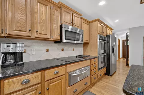 Kitchen - 3006 E Marson Dr, Sioux Falls, SD 57103 photo 3 of 3