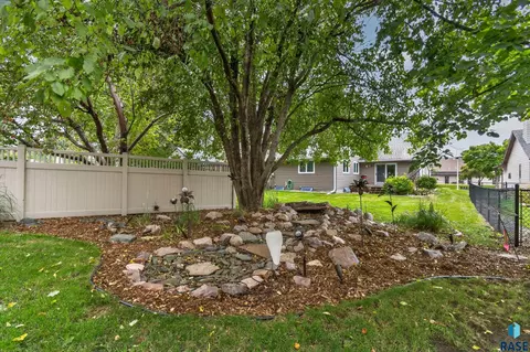 Exterior - 3006 E Marson Dr, Sioux Falls, SD 57103 photo 6 of 17