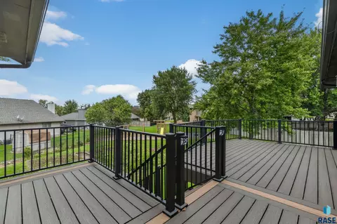 Exterior - 3006 E Marson Dr, Sioux Falls, SD 57103 photo 10 of 17