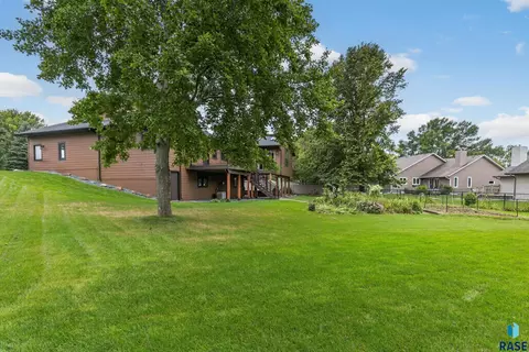 Exterior - 3006 E Marson Dr, Sioux Falls, SD 57103 photo 5 of 17