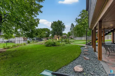 Exterior - 3006 E Marson Dr, Sioux Falls, SD 57103 photo 8 of 17